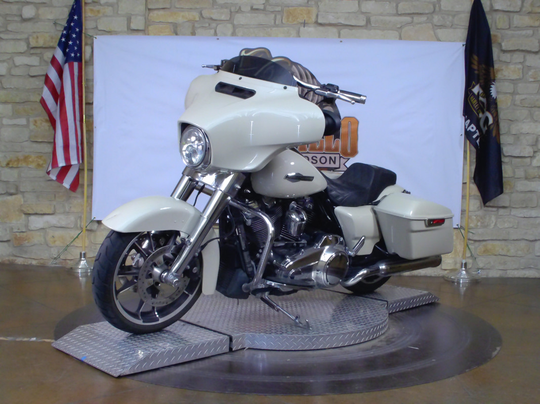 Street Glide®