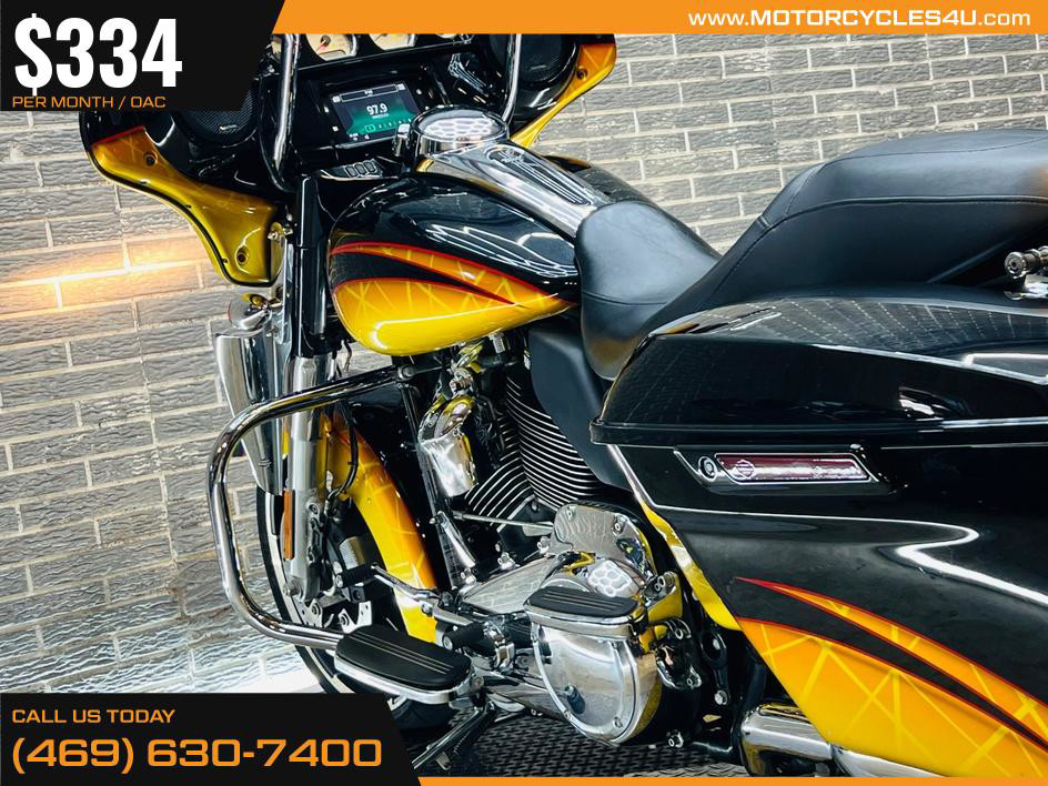Street Glide®