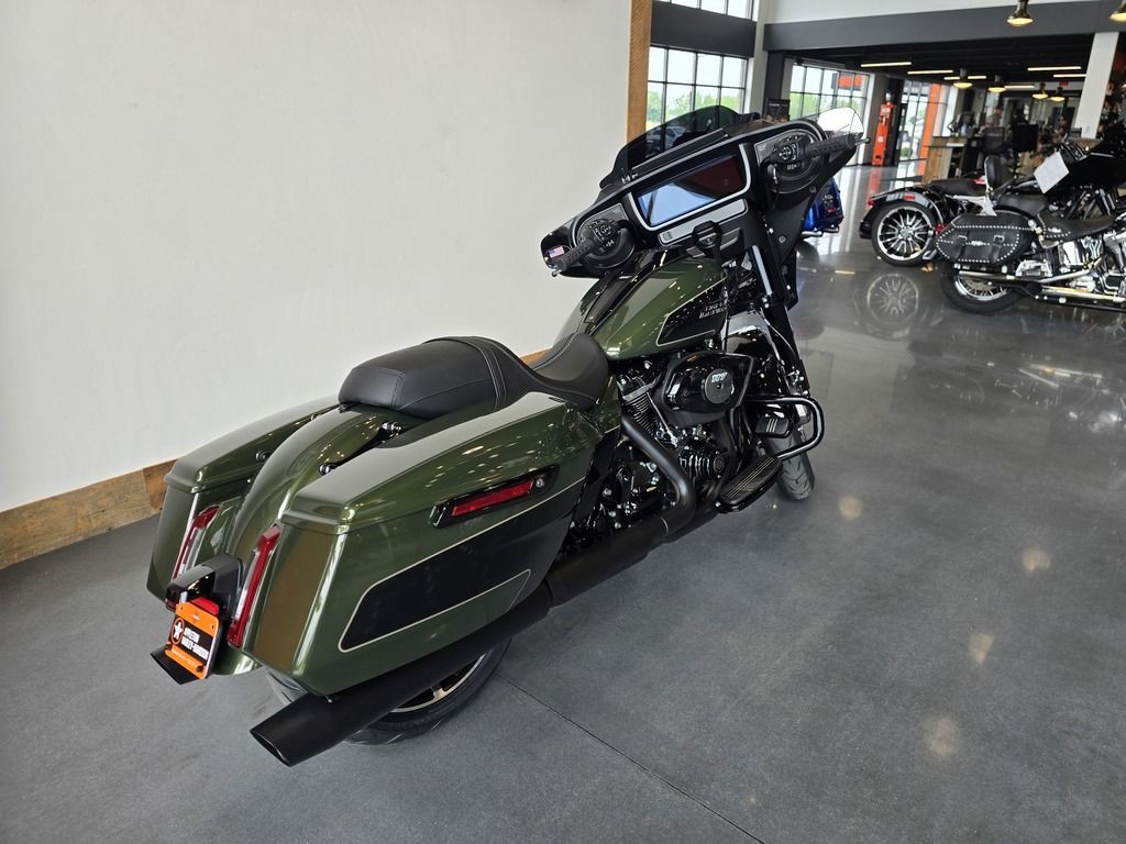 Street Glide®
