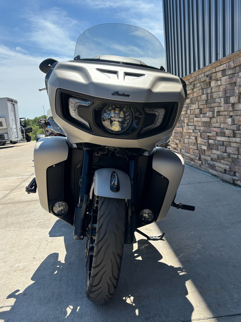 Pursuit Dark Horse Premium Package