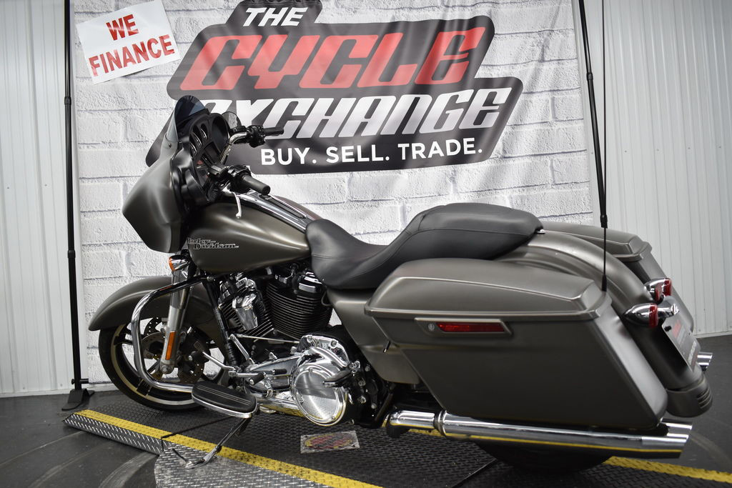 Street Glide®