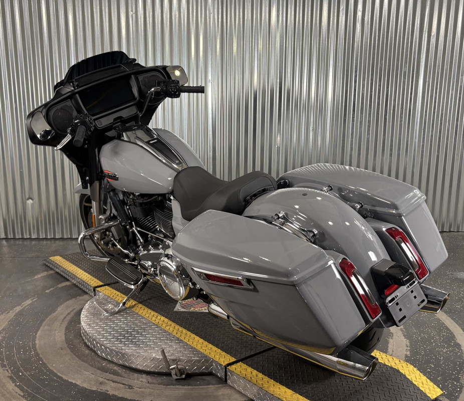 Street Glide®