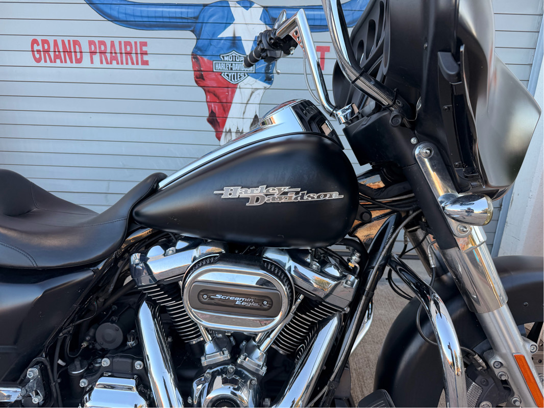 Street Glide®