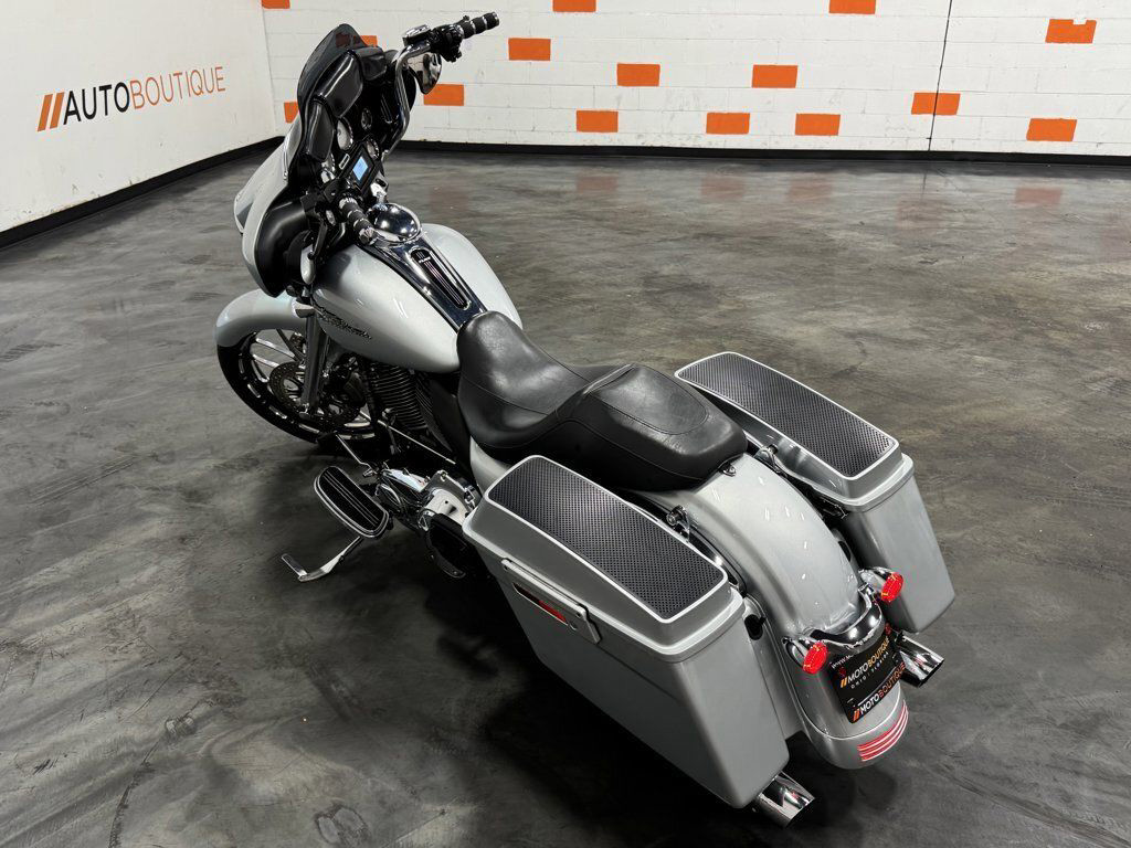 Street Glide®