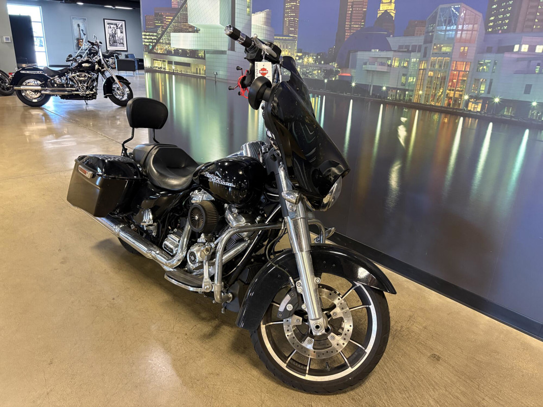 Street Glide®