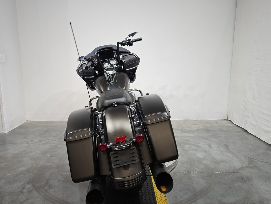 Road Glide®