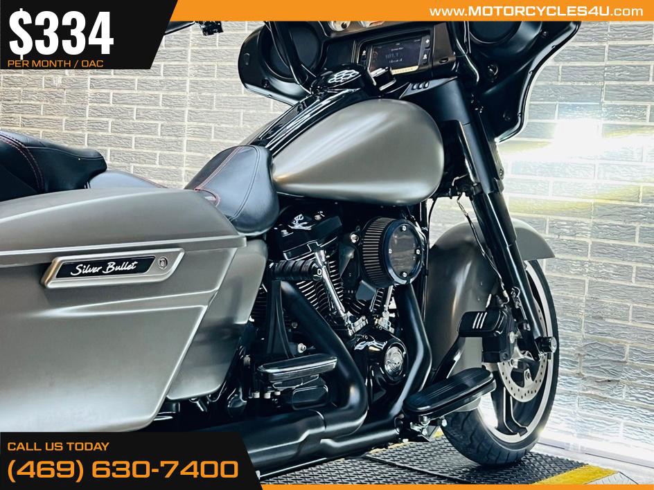 Street Glide®