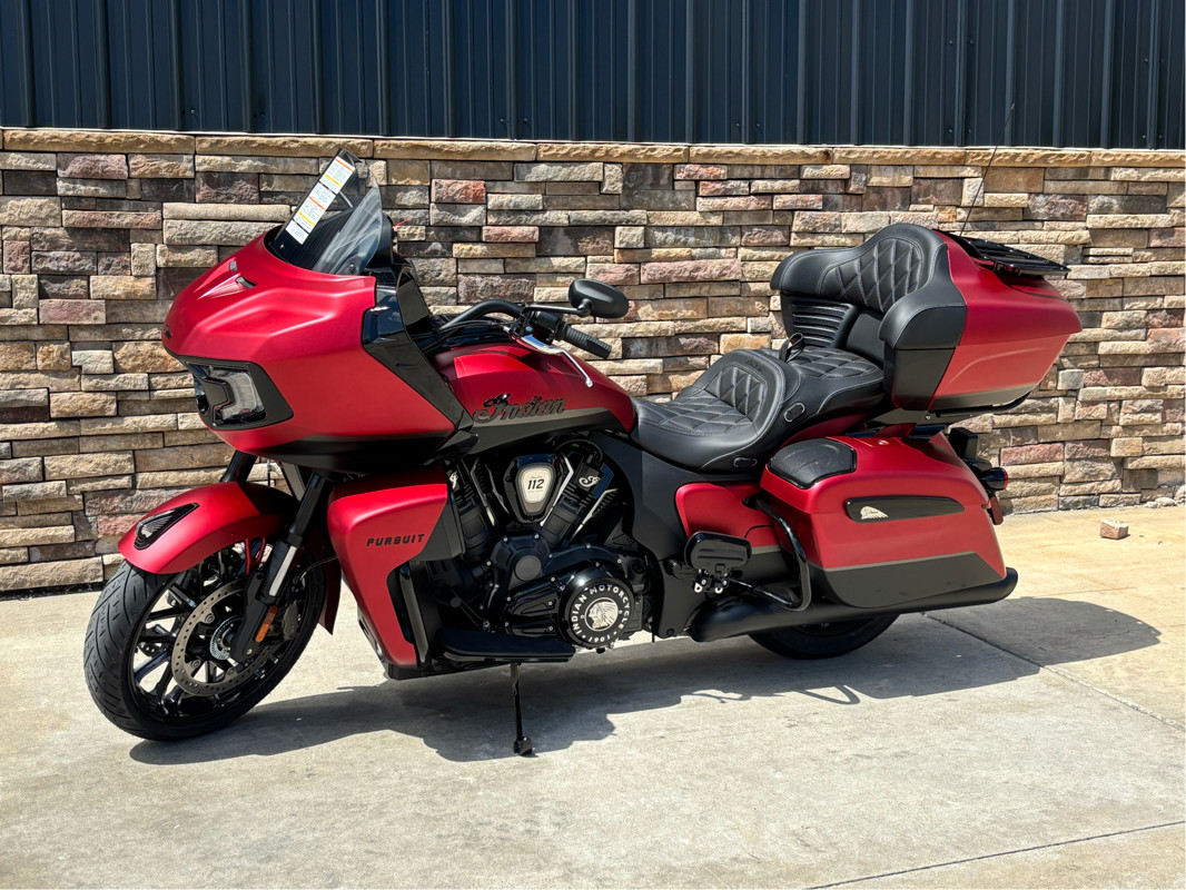 Pursuit Dark Horse 112