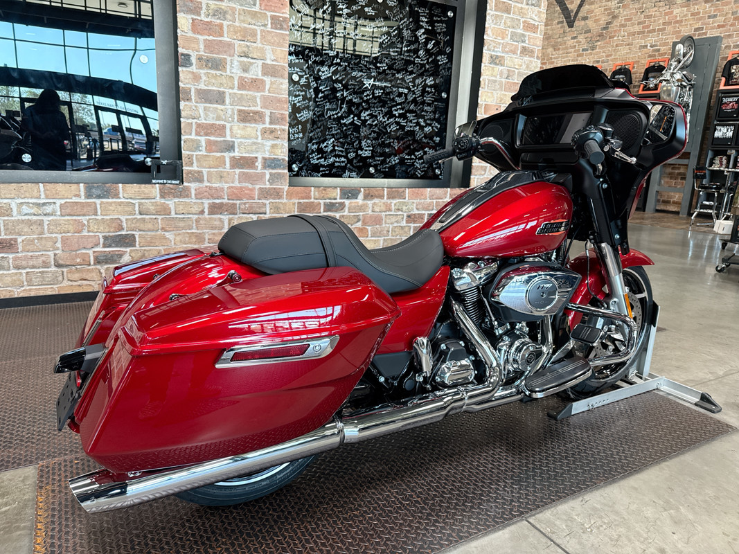 Street Glide®