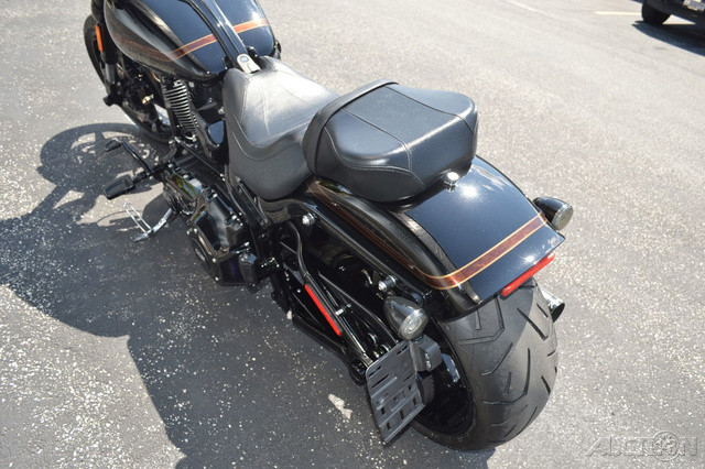 CVO® Pro Street Breakout®