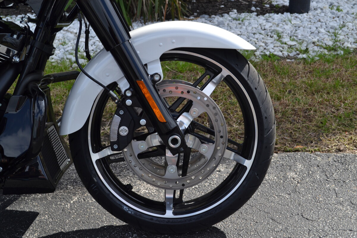 Road Glide®