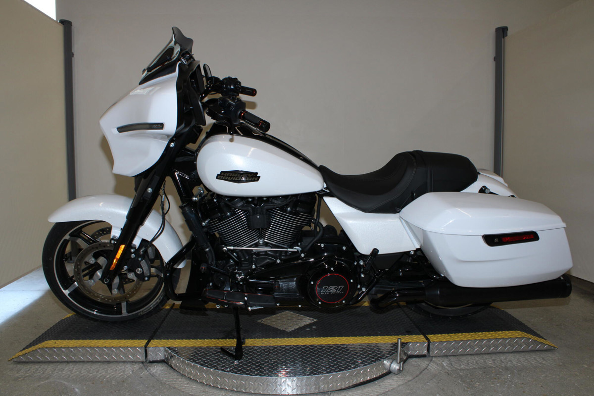 Street Glide®