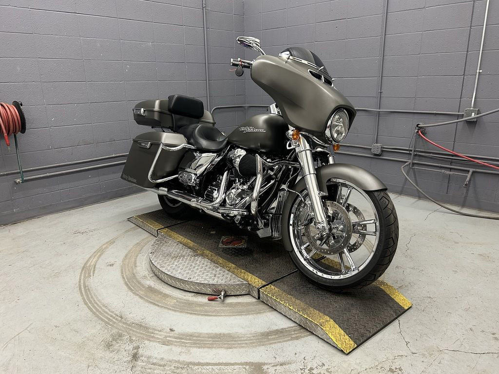 Street Glide®