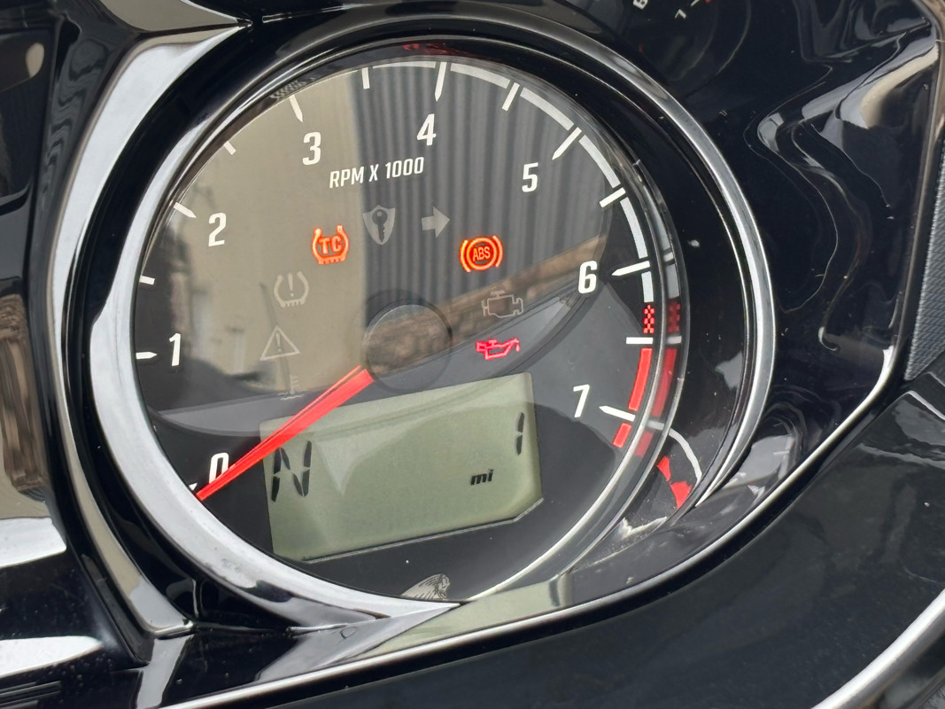 Pursuit Dark Horse 112