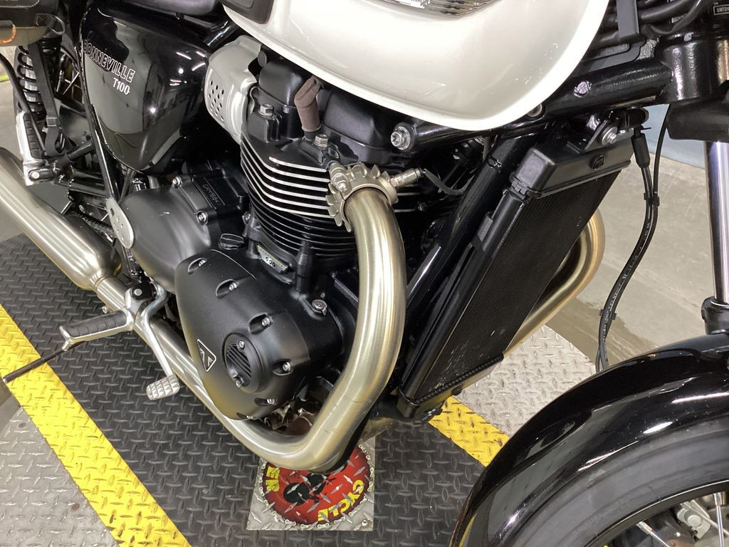 Bonneville T100