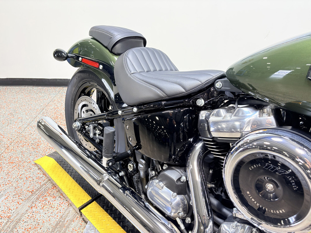 Street Bob®