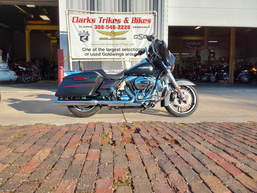 Street Glide®