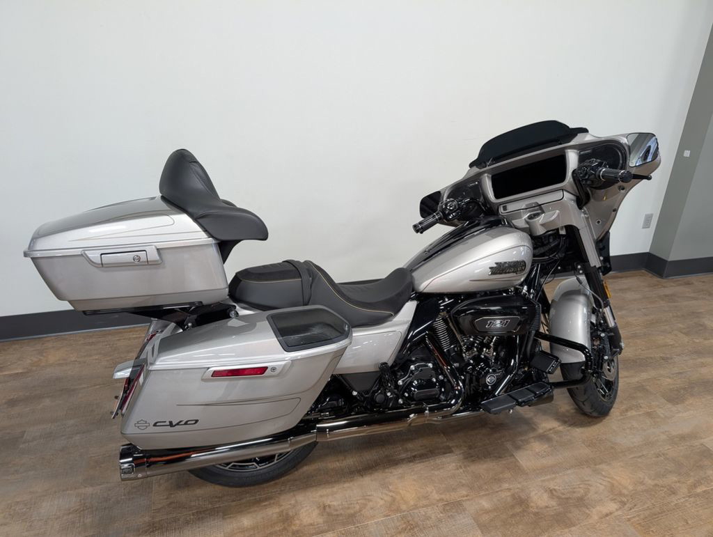 CVO® Street Glide®