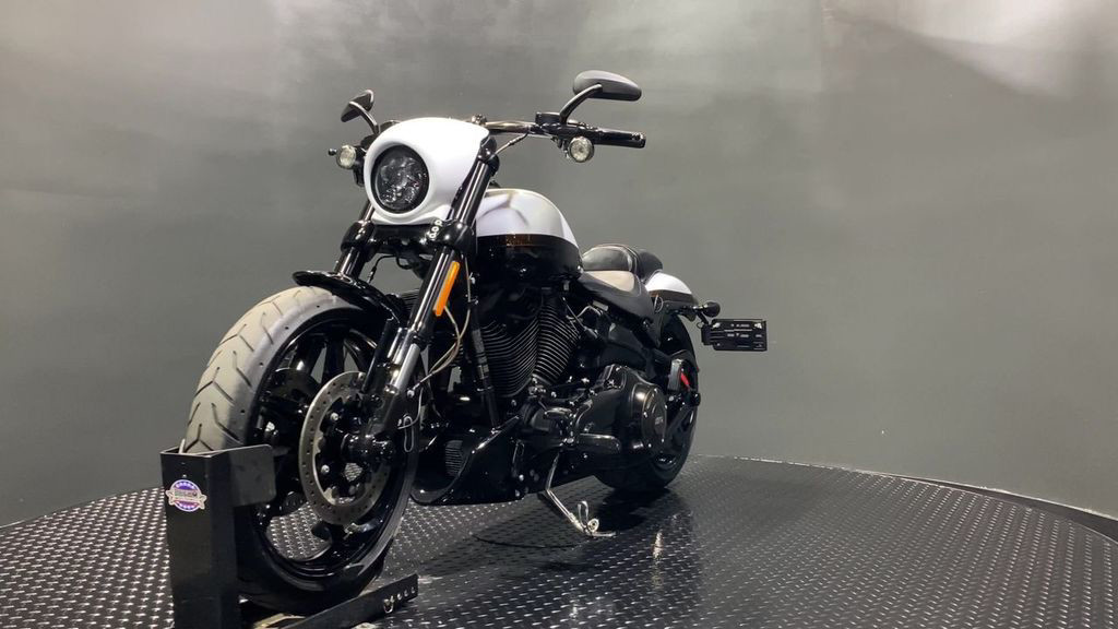 CVO® Pro Street Breakout®