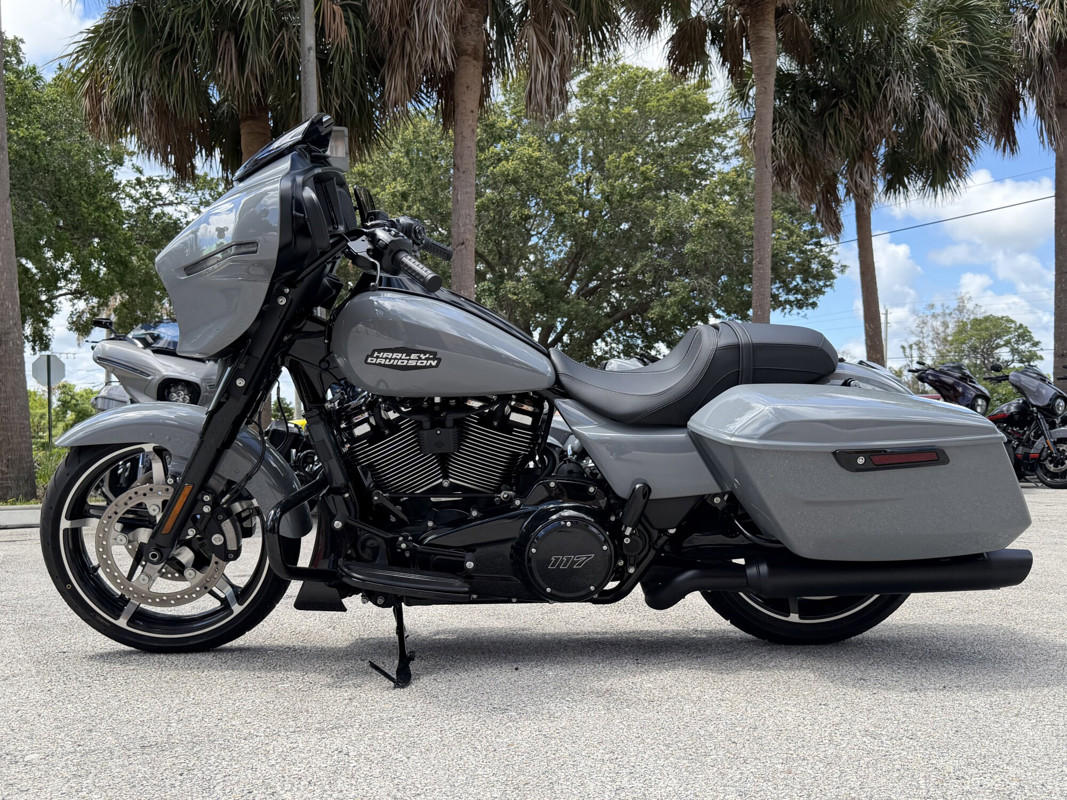 Street Glide®
