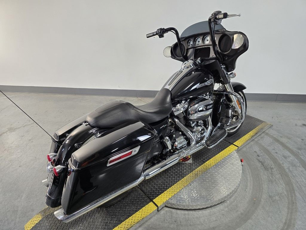 Street Glide®