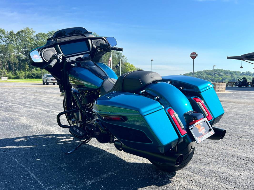 Street Glide®
