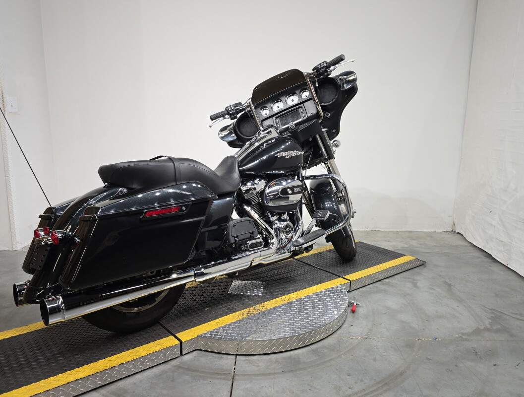 Street Glide®