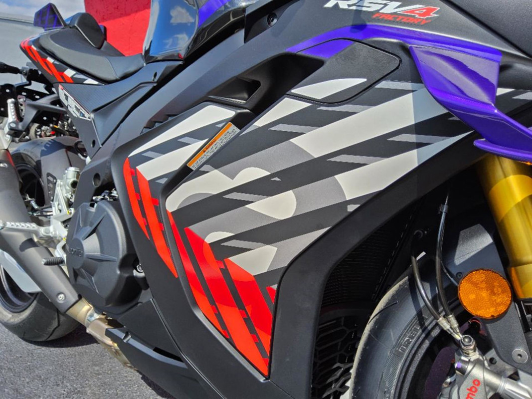 RSV4 1100
