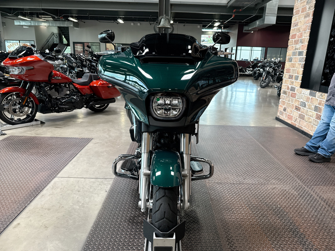 Street Glide®
