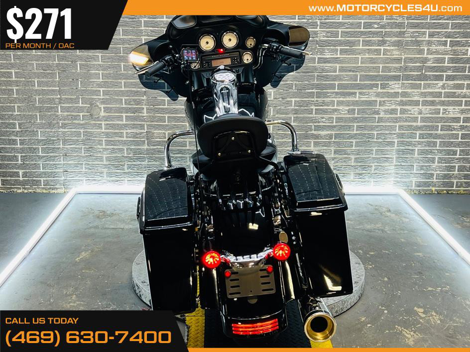 Street Glide®