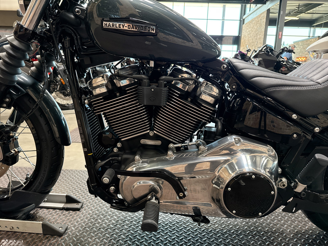 Street Bob®