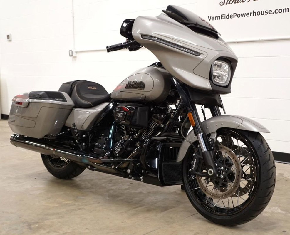 CVO® Street Glide®