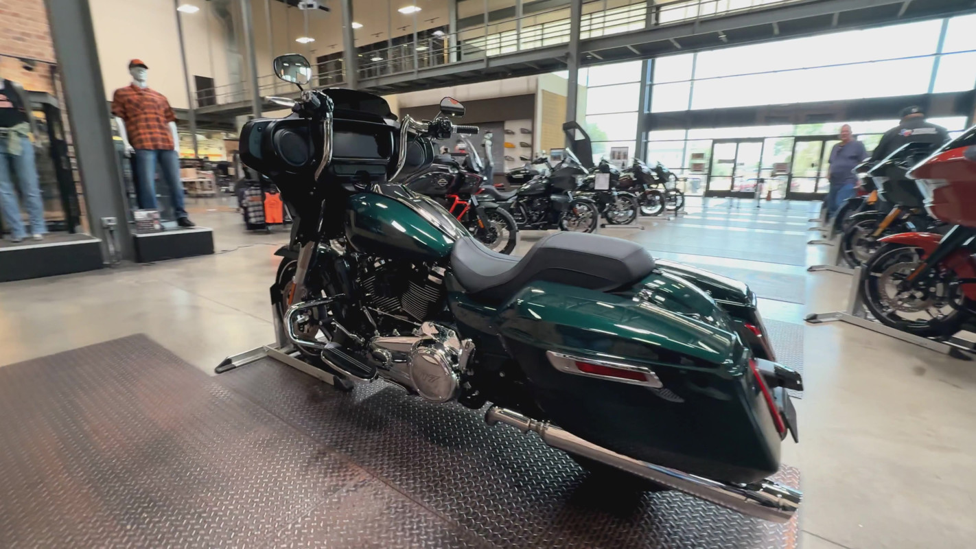 Street Glide®