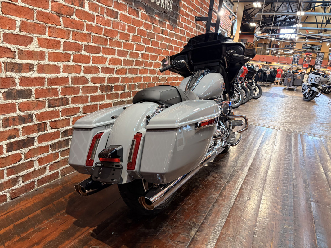 Street Glide®