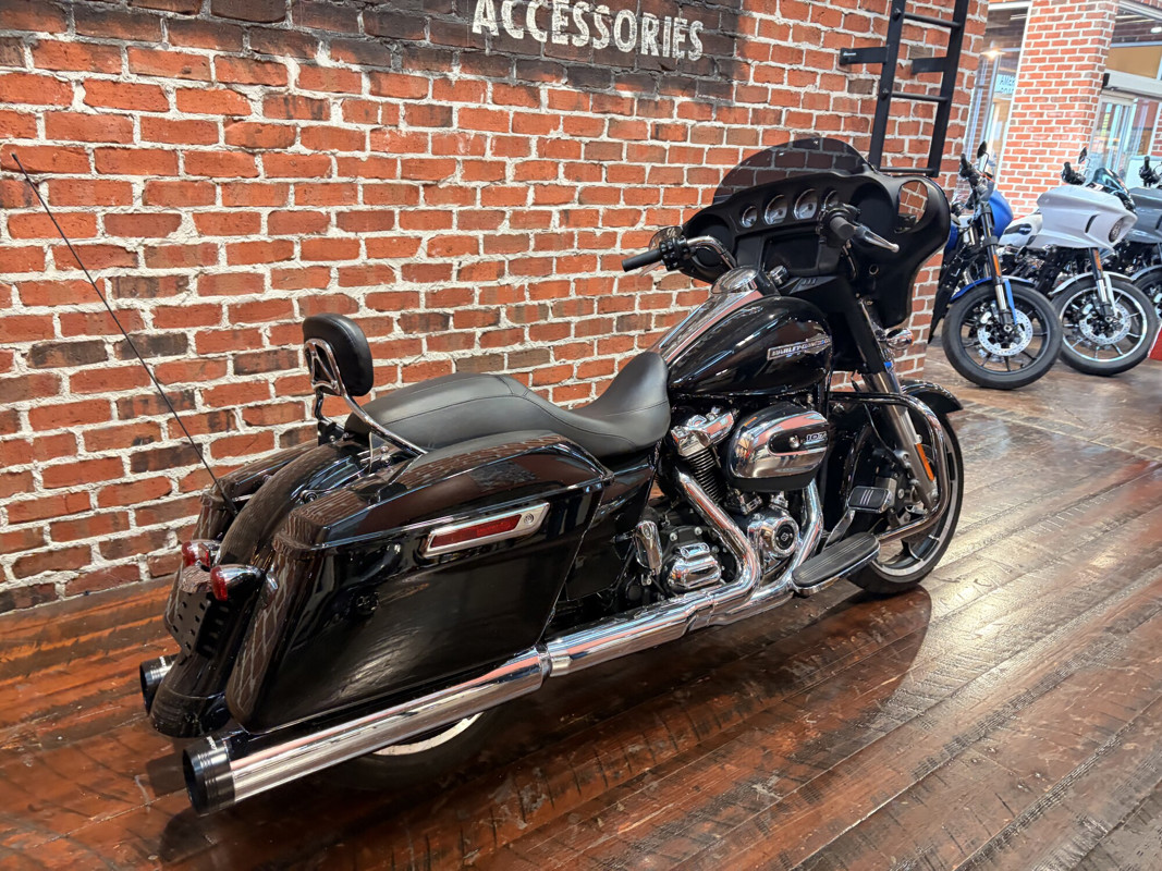 Street Glide®