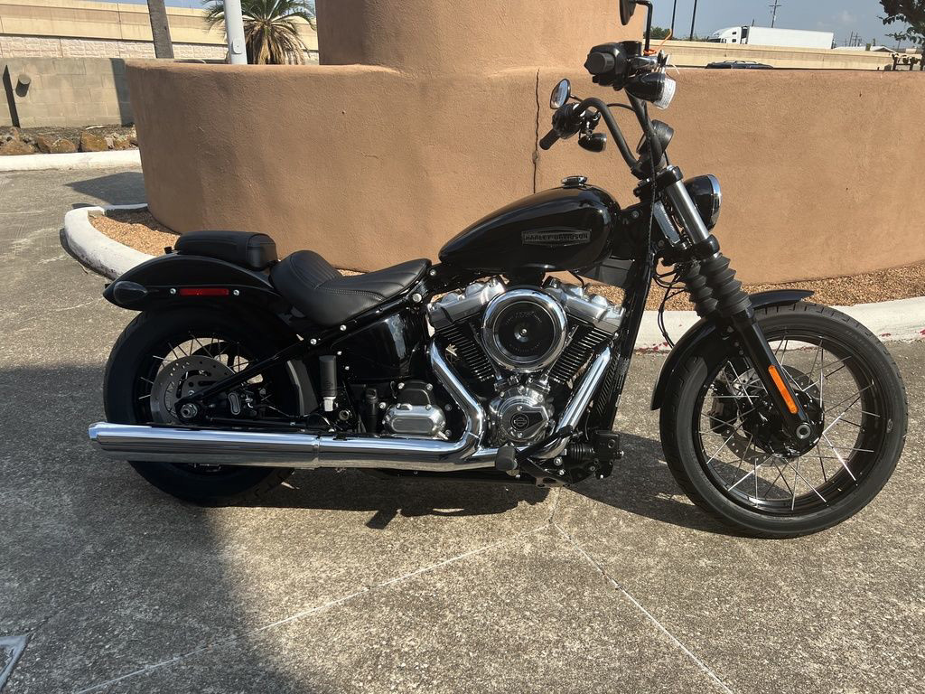 Street Bob®