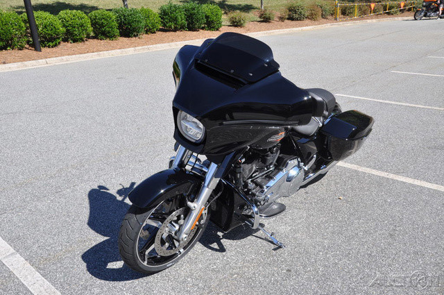 Street Glide®