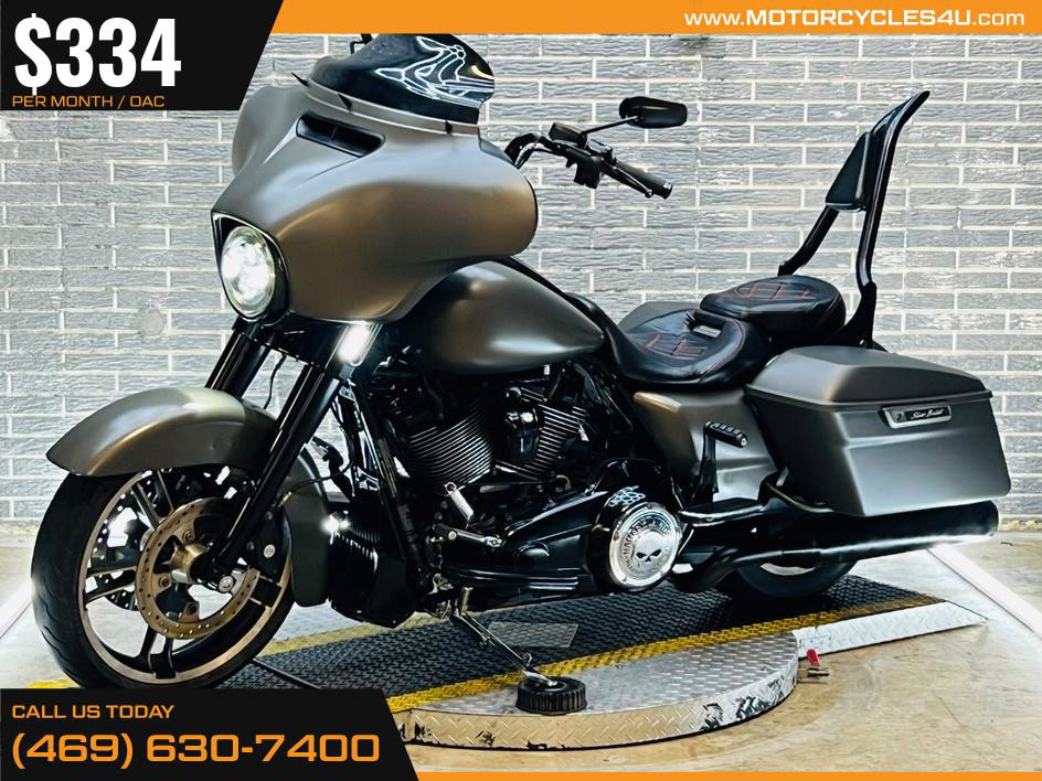 Street Glide®