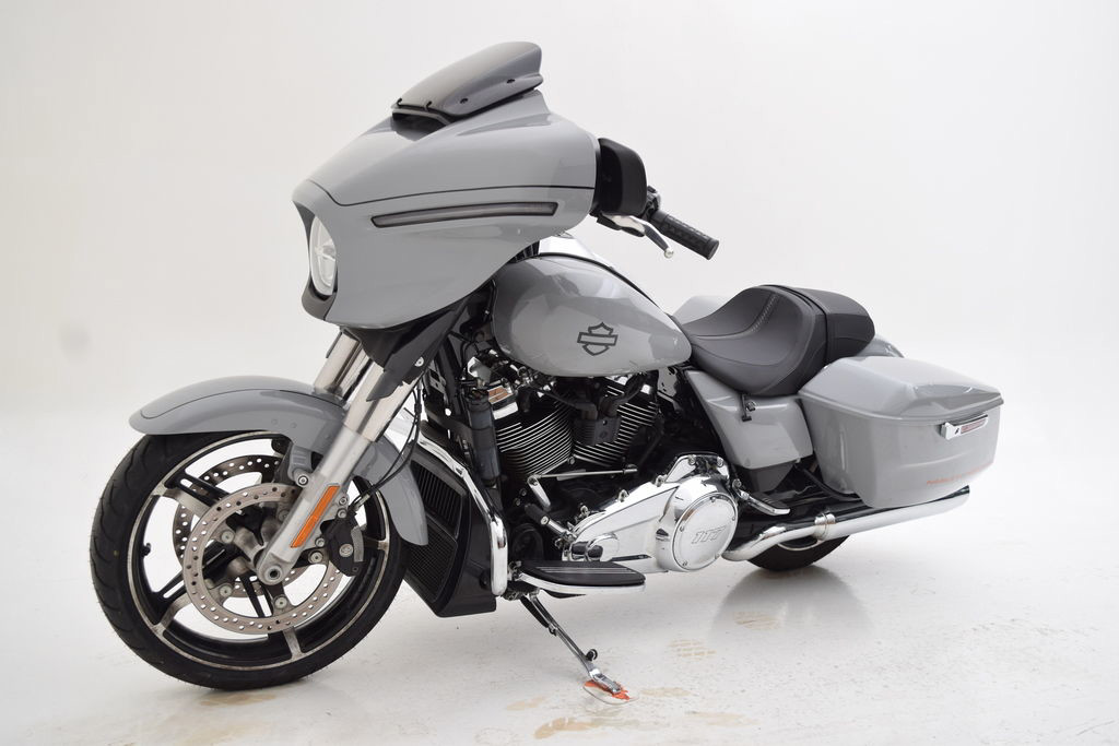 Street Glide®
