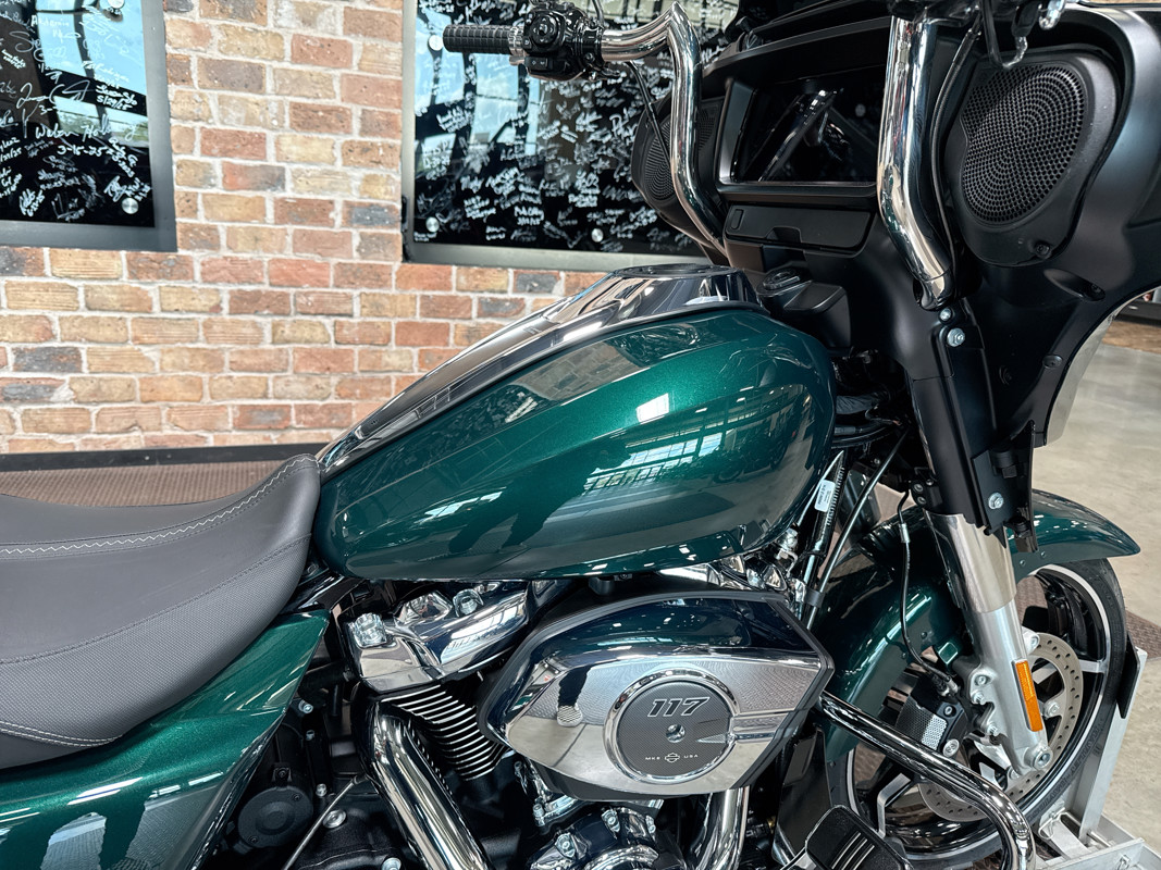 Street Glide®