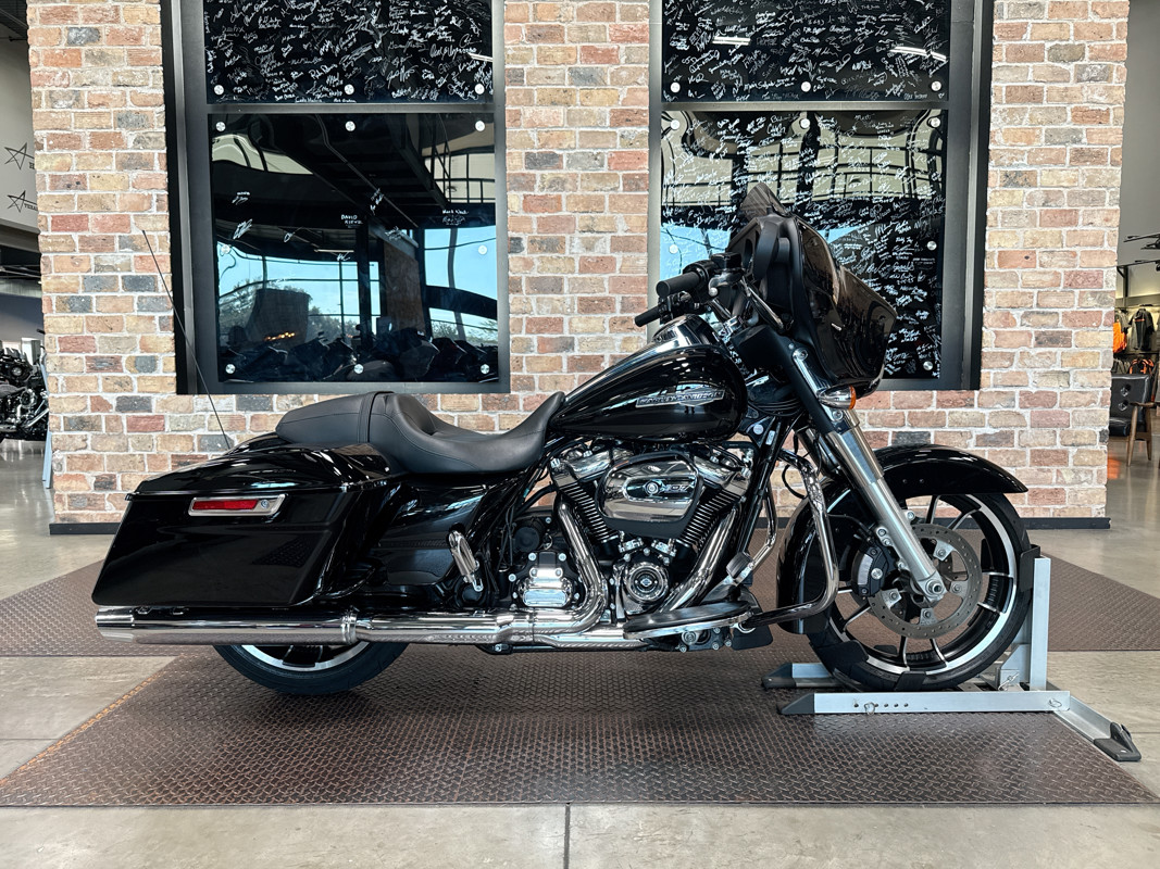 Street Glide®