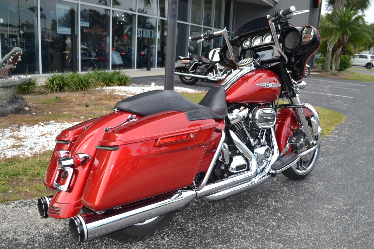 Street Glide®