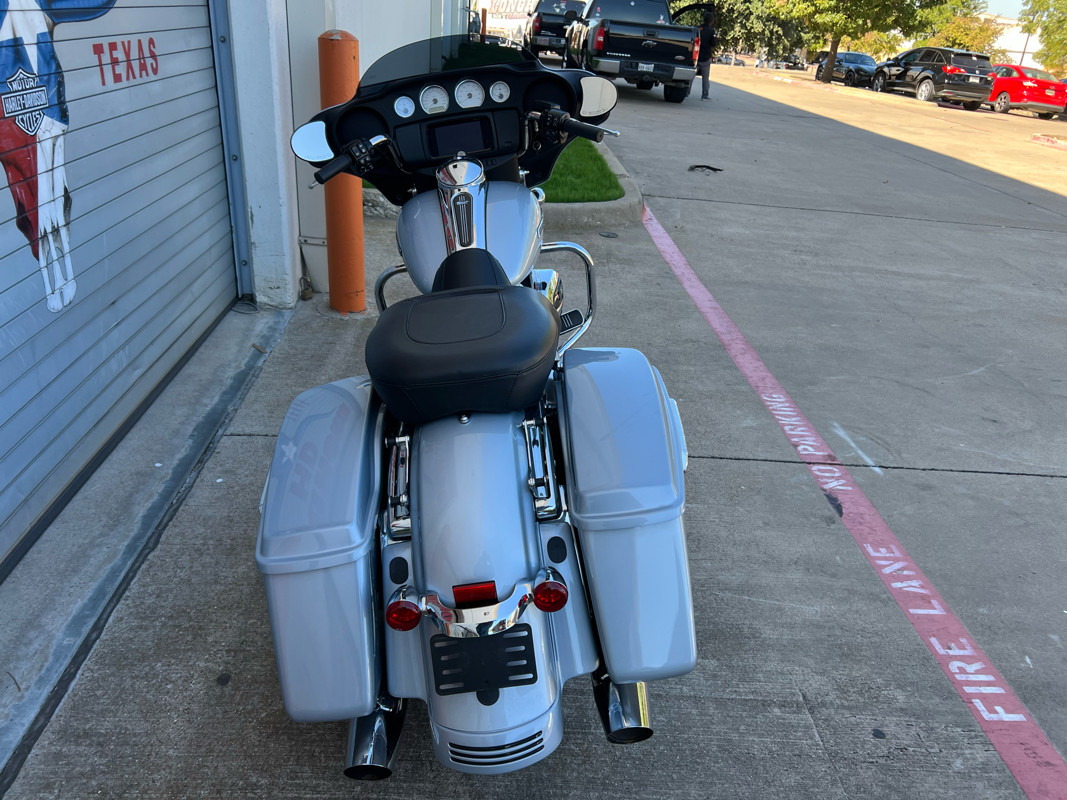 Street Glide®