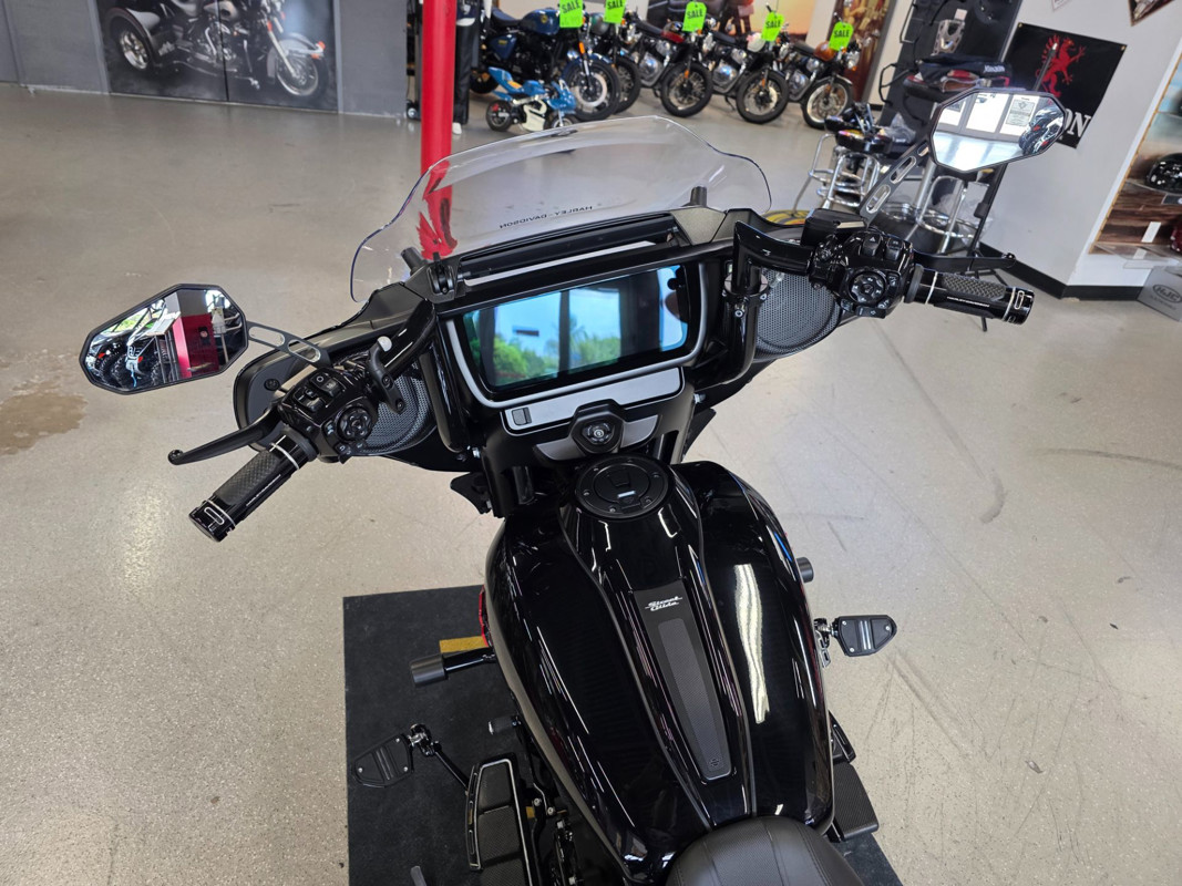 Street Glide®