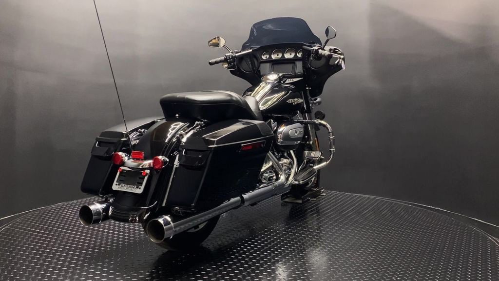 Street Glide®
