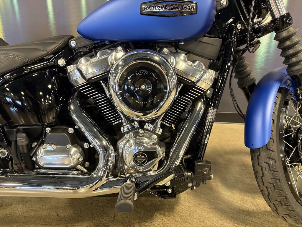 Street Bob®