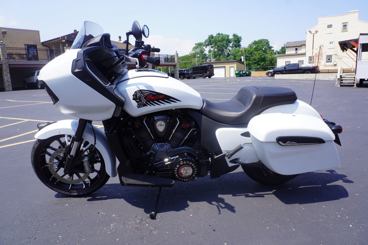 Challenger Dark Horse