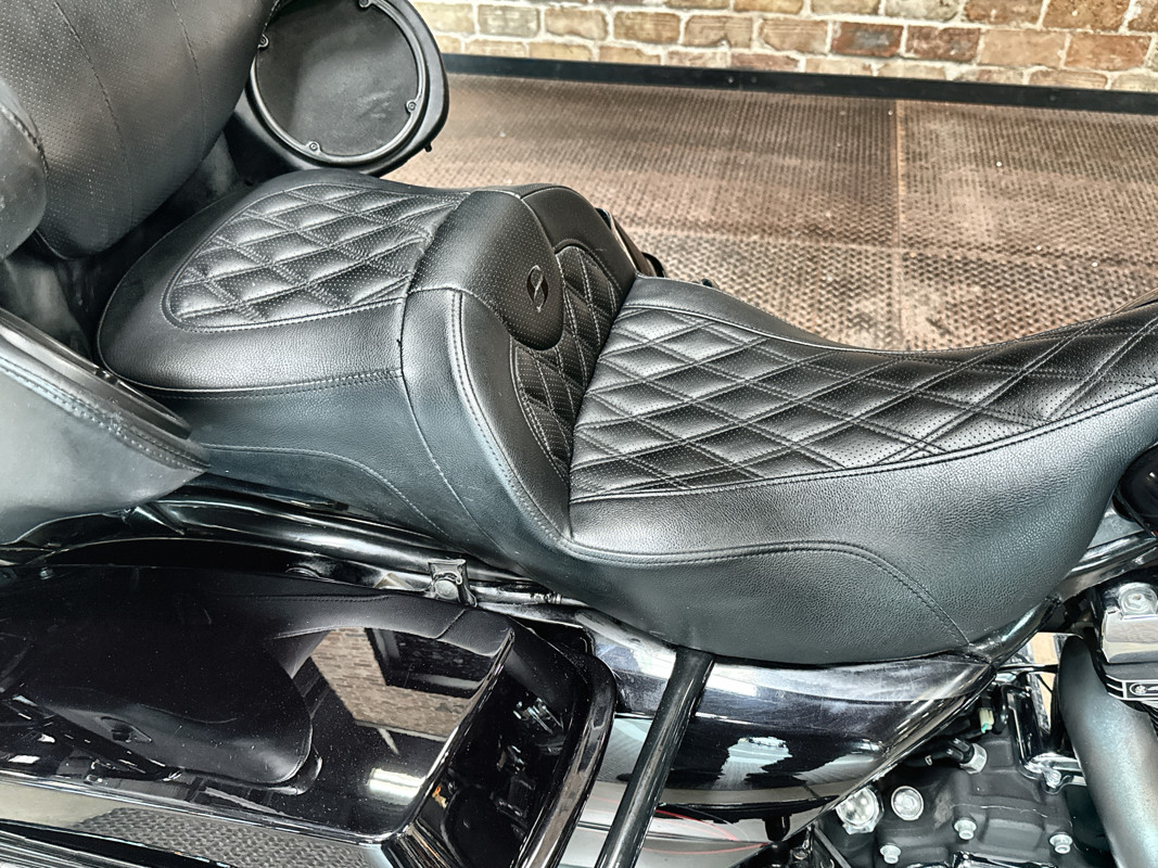 CVO® Ultra Classic® Electra Glide® 
