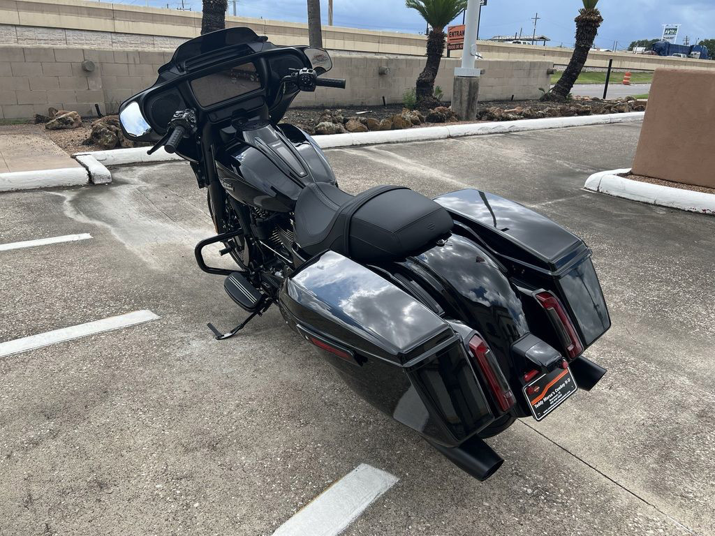 Street Glide®