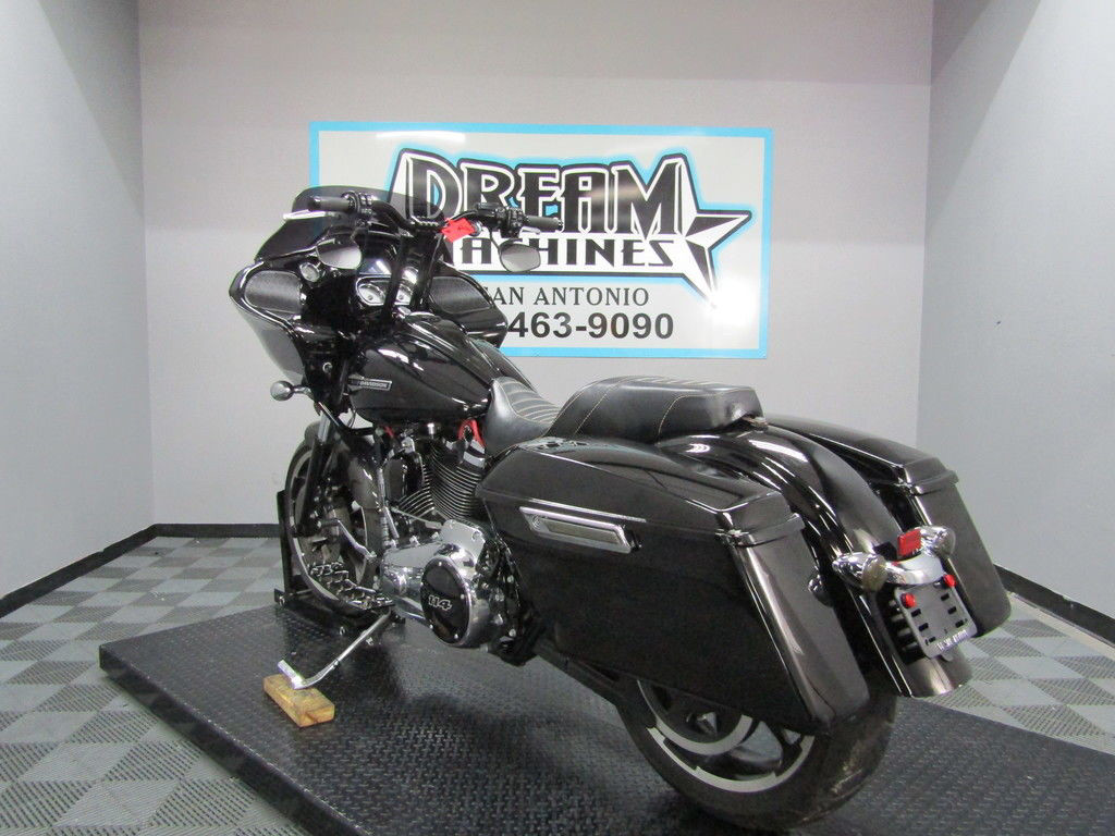 Road Glide®
